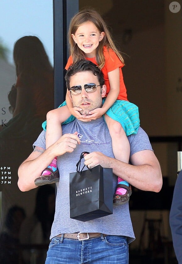 Ben Affleck emmène sa fille Seraphina faire du shopping à Beverly Hills, le 14 juin 2014. 