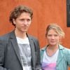Le chanteur Raphaël et sa compagne Mélanie Thierry au village des Internationaux de France de tennis de Roland Garros à Paris le 2 juin 2014