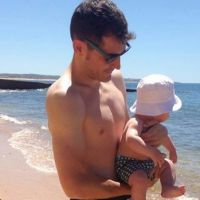 Iker Casillas : Première baignade avec son bébé Martin pour oublier le Mondial