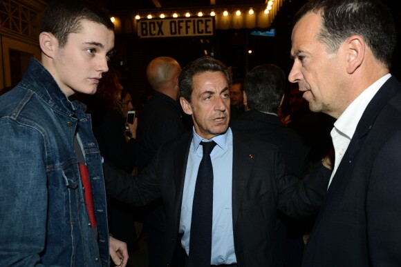 Nicolas Sarkozy et son fils Louis sortant du Town Hall où Carla Bruni vient de donner un concert, à New York le 24 avril 2014.