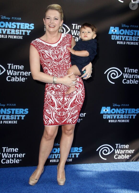 Melissa Joan Hart et son fils Mason à la première de "Monsters University World" à "El Capitan Theater "  à Hollywood, le 17 juin 2013.