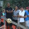 Exclusif - L'ancien joueur de football Olivier Dacourt rencontre ses fans et regarde du beach-soccer sur la plage d'Ipanema à Rio de Janeiro au Brésil le 2 juillet 2014.