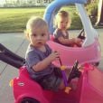 Maxwell et Ace, les enfants de Jessica Simpson, le 21 mai 2014.
