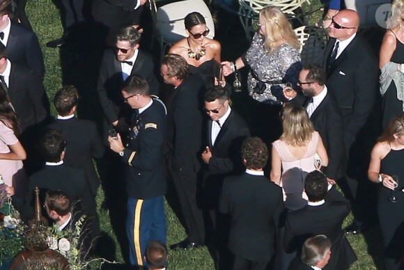 Ambiance lors du mariage de Jessica Simpson et Eric Johnson à Santa Barbara, le 5 juillet 2014. En noir avec les lunettes de soleil : Jessica Alba.