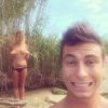 Florie, topless, en vacances avec son chéri Florian. Tous deux étaient candidats de Qui veut épouser mon fils ? saison 3 sur TF1.