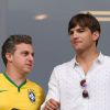 L'animateur Luciano Huck et Ashton Kutcher - Ashton Kutcher assiste à la victoire de l'Allemagne sur le Brésil (7-1) lors de la Coupe du monde de football à Belo Horizonte au Brésil le 8 juillet 2014. 