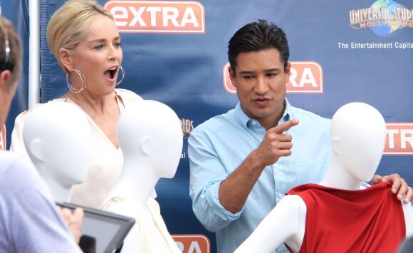 Sharon Stone et Mario Lopez à Universal City, le 9 juillet 2014.