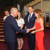 Le prince Charles salue Natalie Pinkham et David Walliams au dîner de gala des Responsible Business Awards 2014 de l'organisme Business in the Community (BITC), le 8 juillet 2014 au Royal Albert Hall, à Londres.