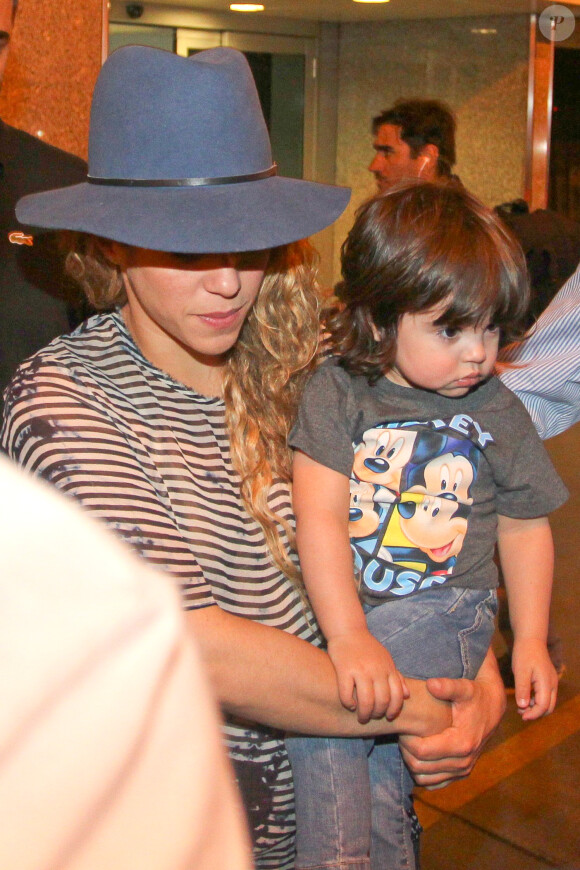 La chanteuse Shakira et son fils Milan arrivent à Rio le 9 juillet 2014.
