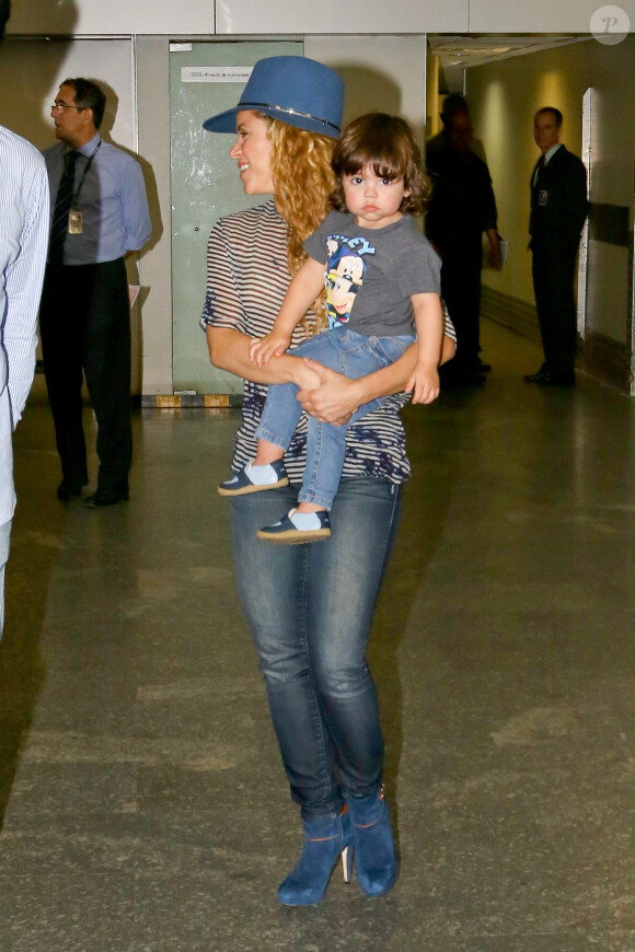 La jolie Shakira et son fils Milan arrivent à Rio le 9 juillet 2014.