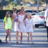 Denise Richards avec ses filles Lola, Sam et Eloise et son neveu dans les rues de Los Angeles, le 10 juillet 2014. 