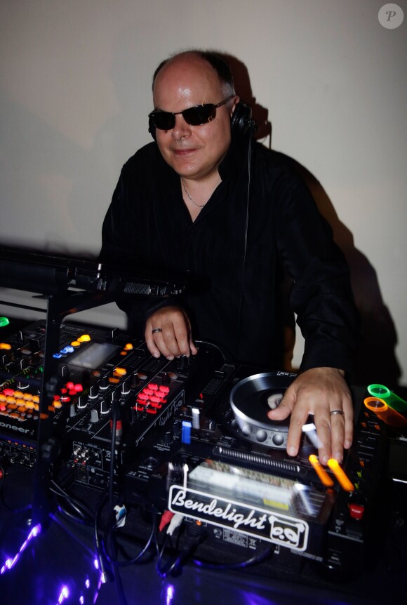 Le DJ Steph Blind lors de la soirée anniversaire des 10 ans du restaurant "Dans Le Noir" à Paris, le 14 juillet 2014.