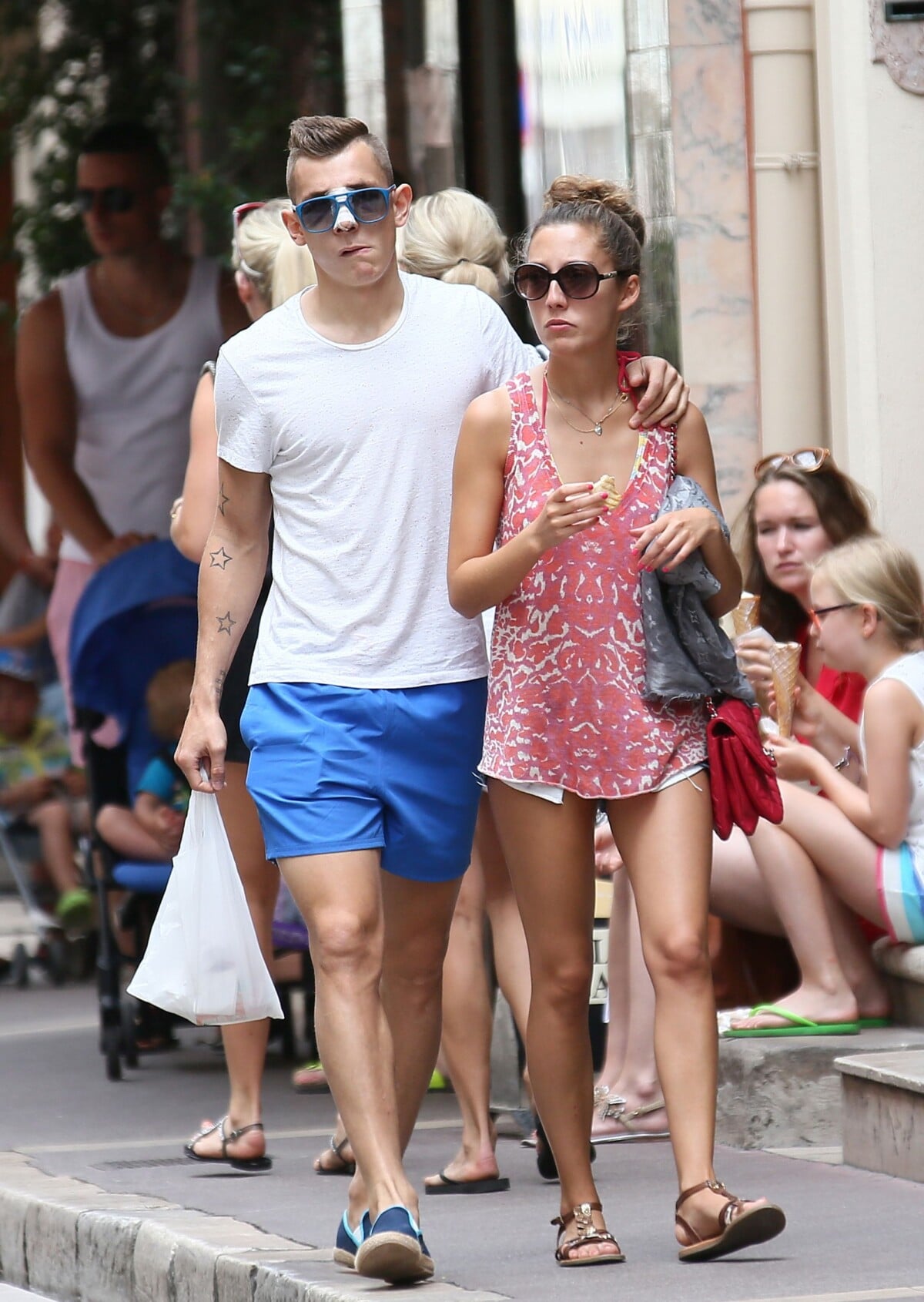 Photo Lucas Digne Et Sa Compagne Tiziri Touristes Dans Les Rues De photo-lucas-digne-et-sa-compagne-tiziri-touristes-dans-les-rues-de