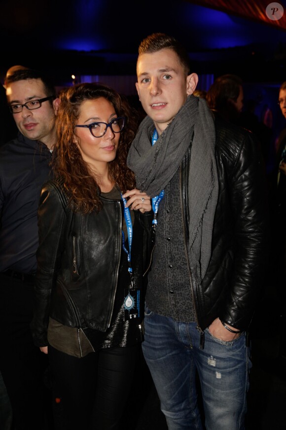 Lucas Digne et sa compagne Tiziri lors de la One Drop Party au Cirque du Soleil à Boulogne-Billancourt, le 28 novembre 2013