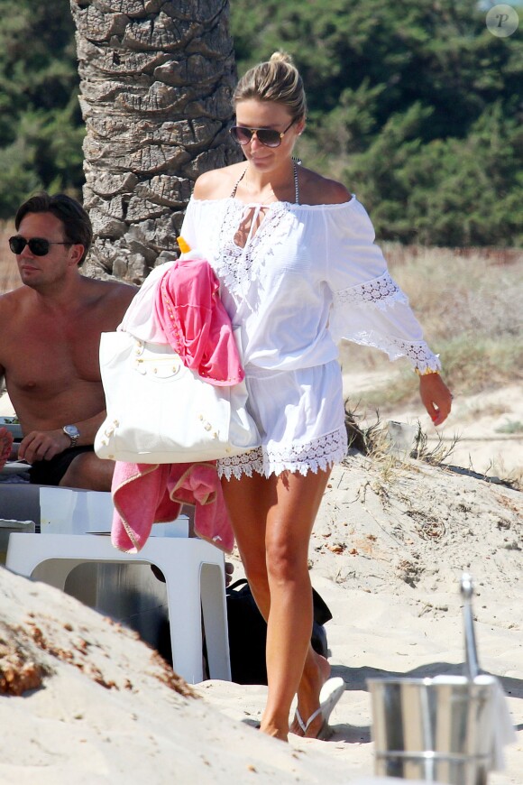 Steven Gerrard profite de ses vacances à Ibiza en compagnie de sa sublime épouse Alex et de leurs trois filles Lilly-Ella, Lexie et Lourdes, le 13 juillet 2014