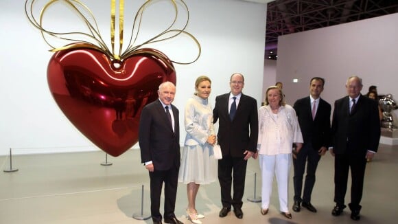 Albert de Monaco découvre avec passion la collection François Pinault exposée