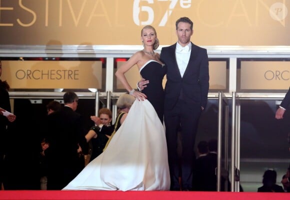Blake Lively et son mari Ryan Reynolds radieux lors de la montée des marches du film "Captives" lors du 67 ème Festival du film de Cannes – Cannes le 16 mai 2014.