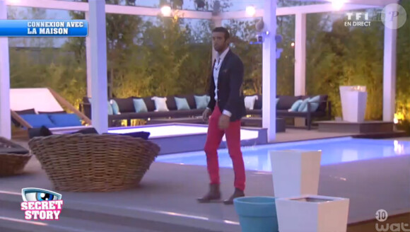 Aymeric, candidat de Secret Story 8, fait son entrée dans la Maison des Secrets (Secret Story 8, le vendredi 18 juillet 2014.)
