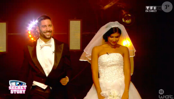 Jessica et Steph, mariés à Las Vegas, débarquent sur le plateau ! (Secret Story 8, le vendredi 18 juillet 2014.)