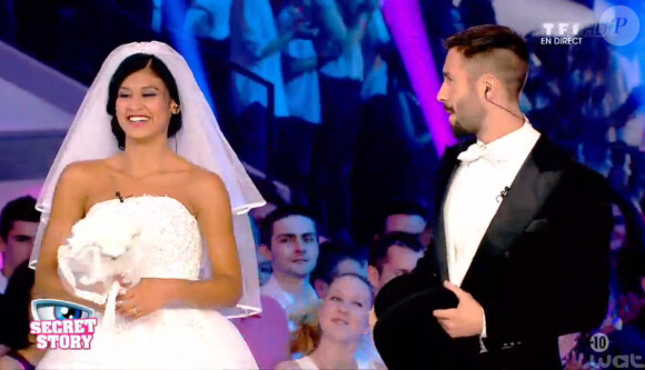 Jessica et Steph, mariés à Las Vegas, débarquent sur le plateau ! (Secret Story 8, le vendredi 18 juillet 2014.)