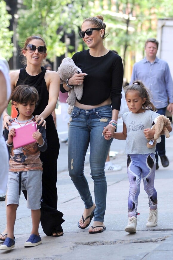Jennifer Lopez en famille fin juin 2014