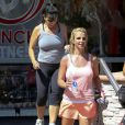 Britney Spears sort de sa salle de sport de Westlake Village, à Los Angeles, le jeudi 17 juillet 2014.