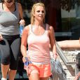 Britney Spears sort de sa salle de sport de Westlake Village, à Los Angeles, le jeudi 17 juillet 2014.
