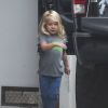 La petite Willow de Pink et Carey Hart devant leur domicile de Los Angeles, le 19 juillet 2014. 