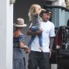 Pink, son mari Carey Hart et leur fille Willow devant leur domicile à Los Angeles, le 19 juillet 2014.