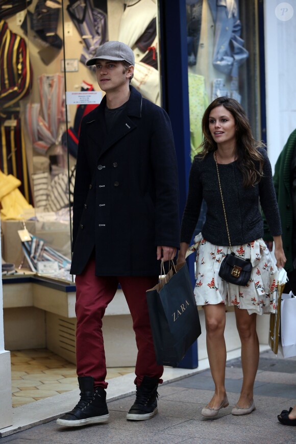 Rachel Bilson et Hayden Christensen font du shopping rue d'Antibes à Cannes, le 19 mai 2013.