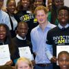 Le prince Harry rencontrait le 21 juillet 2014 à la Bethnal Green Academy, dans l'est de Londres, soixante jeunes choisis pour être les ''champions des médias numériques'' dans la promotion des Invictus Games qui auront lieu en septembre.