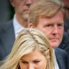 Le roi Willem-Alexander et la reine Maxima des Pays-Bas sont apparus bouleversés et très marqués au sortir d'un rassemblement avec les familles des victimes du vol MH17 de la Malaysian Airlines le 21 juillet 2014 à Nieuwegein.