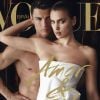 Cristiano Ronaldo, entièrement nu, et sa chérie Irina Shayk, photographiés par Mario Testino en couverture du numéro de juin 2014 de Vogue España.