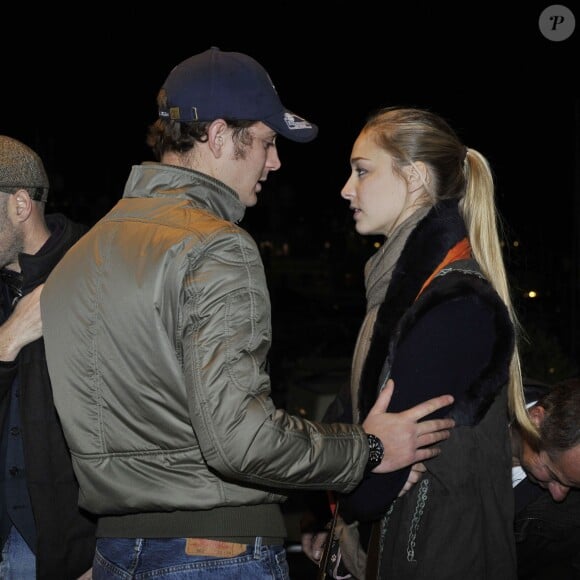 Pierre Casiraghi dit au revoir à sa compagne Beatrice Borromeo avant de prendre le départ du 16e rallye historique de Monte-Carlo, le 27 janvier 2013 à Monaco
