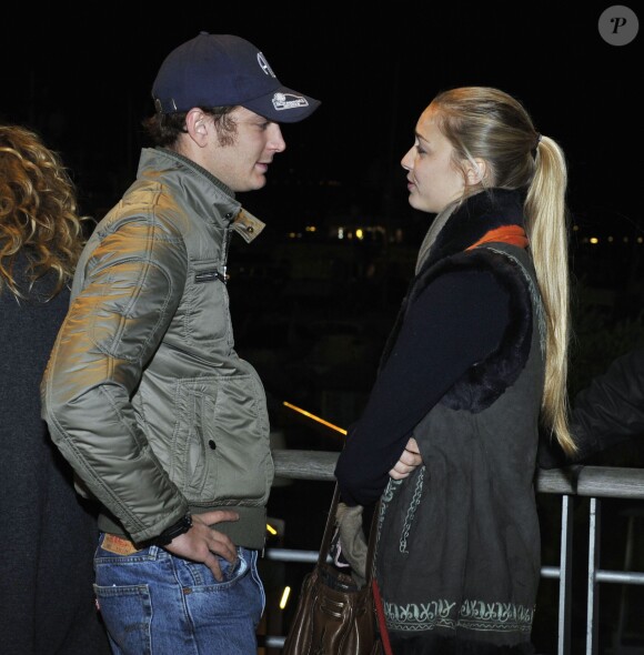 Pierre Casiraghi dit au revoir à sa compagne Beatrice Borromeo avant de prendre le départ du 16e rallye historique de Monte-Carlo, le 27 janvier 2013 à Monaco