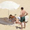 Iker Casillas, sa sublime Sara Carbonero et leur petit Martin profitent de leurs vacances sur les plages de la région de l'Algarve au Portugal, le 5 juillet 2014