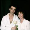 Jean-Baptiste Martin et sa mère Danièle Evenou le 21 mai 2005 à Paris, lors de la dernière de la pièce "Love ! Valour ! Compassion" au Théâtre de la Porte Saint-Martin.