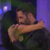 Slow sensuel entre Steph et Nathalie (dans Secret Story 8, le mardi 29 juillet 2014.)