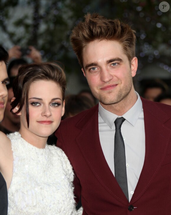 Kristen Stewart et Robert Pattinson à Los Angeles pour la première du film Twilight "Hésitation" le 24 juin 2010