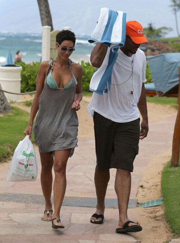 Nicole Murphy et Michael Strahan à Hawaï, le 24 mai 2013.