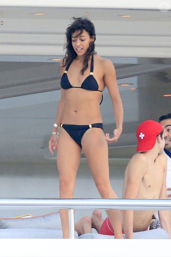 La sublime Michelle Rodriguez et Zac Efron sont avec des amis en vacances à Ibiza, le 2 août 2014.