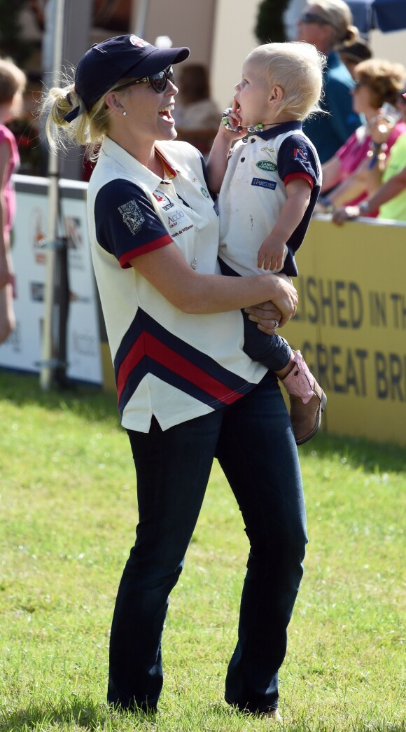 Autumn Phillips avec sa fille Isla lors du 3e jour du Festival of British Eventing à Gatcombe Park, le 3 août 2014
