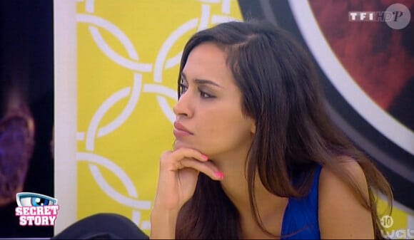 Leïla, interloquée par le clash entre Jessica et Aymeric (Secret Story 8 - quotidienne du lundi 4 août 2014.