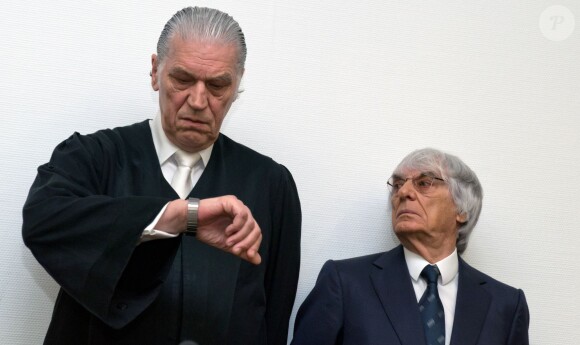 Le milliardaire Bernie Ecclestone et son avocat Norbert Scharf au palais de justice de Munich, le 5 août 2014.