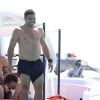 Exclusif - Ronaldo n'a plus le corps d'un athlète ! Le voici en vacances avec sa fiancée Paula Morais et des amis à Ibiza, le 3 août 2014.