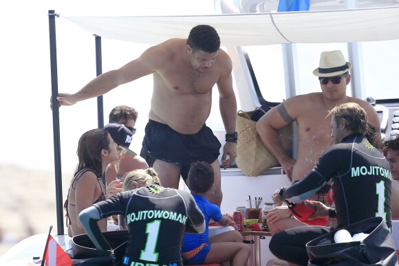 Exclusif - Ronaldo se détend avec sa fiancée Paula Morais et des amis à Ibiza. Le 3 août 2014.