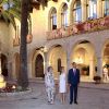 Dans le décor somptueux de la cour du palais de la Almudaina, la reine Letizia et le roi Felipe VI d'Espagne ainsi que la reine Sofia ont accueilli plus de 300 invités, le 7 août 2014 à Palma de Majorque, à l'occasion de la grande réception annuelle en l'honneur des Iles Baléares.
