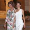 La reine Sofia et la reine Letizia d'Espagne ont souhaité avec le roi Felipe Vi la bienvenue à plus de 300 invités au palais de la Almudaina, le 7 août 2014 à Palma de Majorque, à l'occasion de la grande réception annuelle en l'honneur des Iles Baléares.