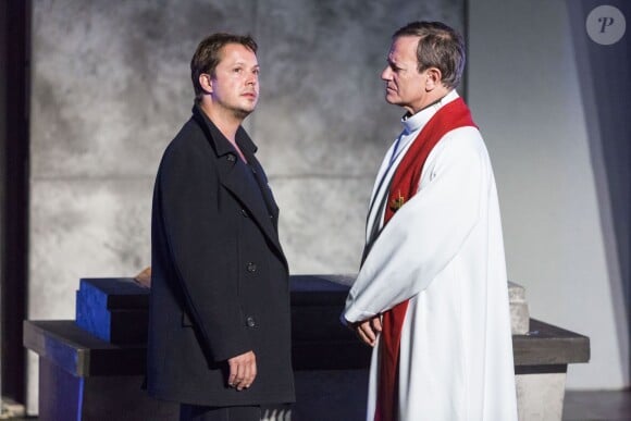 Davy Sardou et Francis Huster dans la pièce L'Affrontement lors du 30e Festival de Ramatuelle, le 5 août 2014.