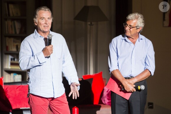 Michel Boujenah et William Leymergie au spectacle Le fils du comique, lors du 30e Festival de Ramatuelle, le 7 août 2014.